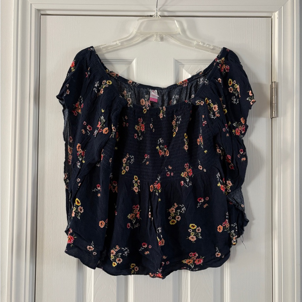 No boundaries navy floral top